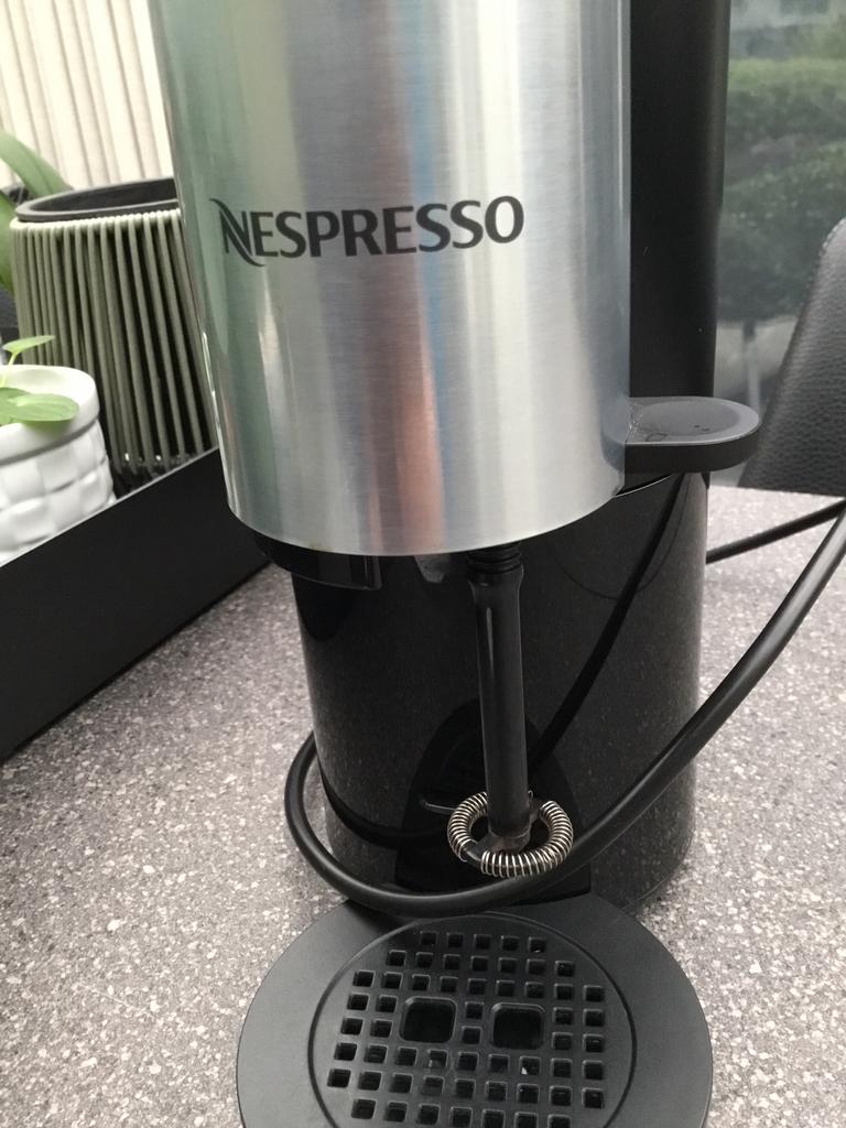 Melkopschuimer voor Nespresso Krups XN890, Ophalen, Zo goed als nieuw, Elektrische melkopschuimer