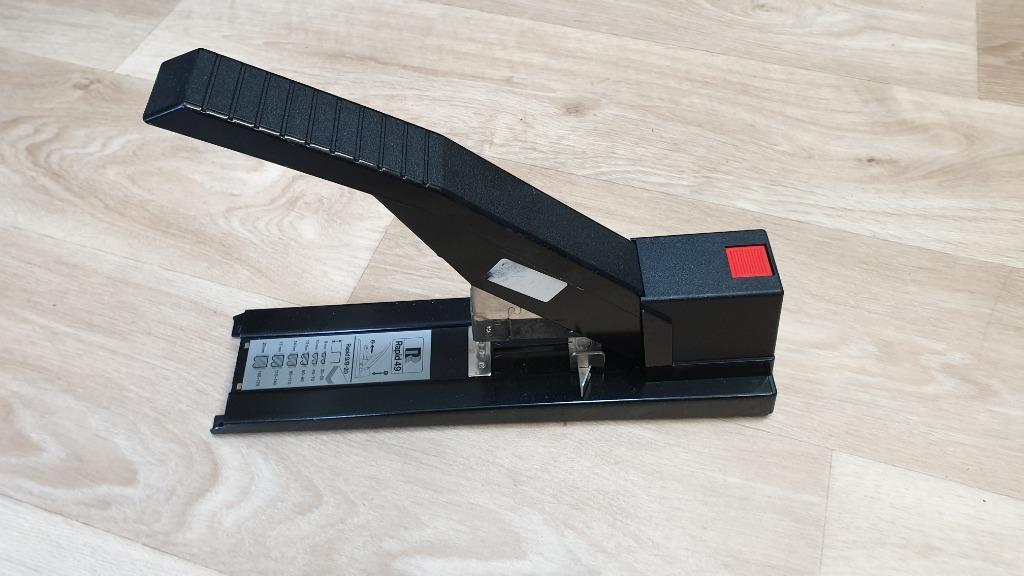 jw1180 : groot niet-toestel, nieter, nietmachine, Ophalen of Verzenden, Zo goed als nieuw