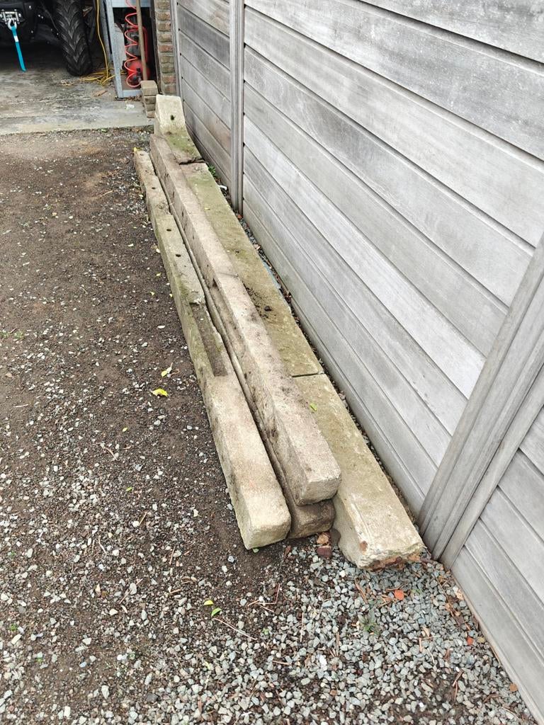 Gratis...1 grote zware betonnen paal, Ophalen, Gebruikt
