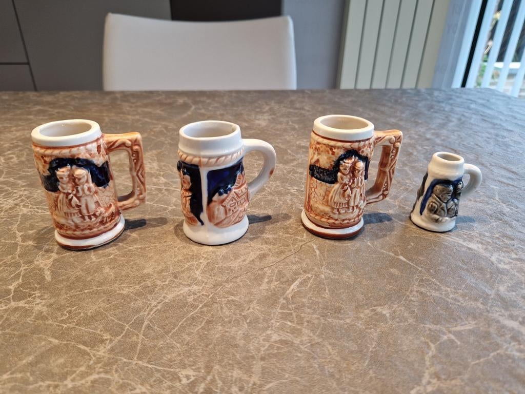 4 gobelets à bière en pierre de 8 cm de haut, Collections, Enlèvement ou Envoi, Comme neuf