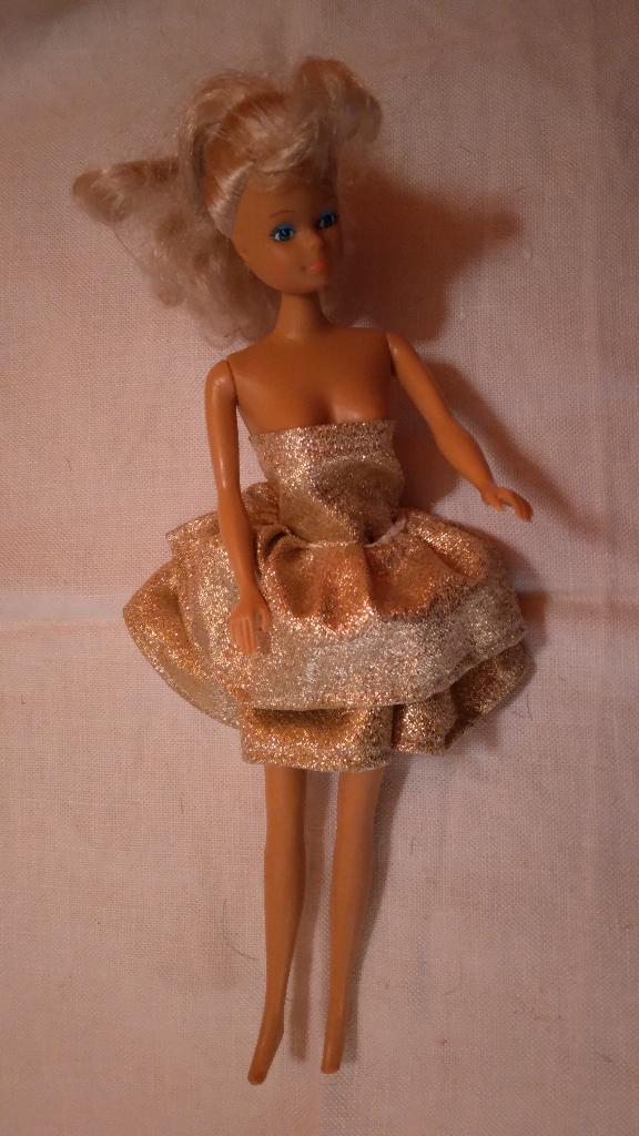 Poupée en robe bustier / Pop in bustierjurk, Ophalen, Gebruikt, Barbie