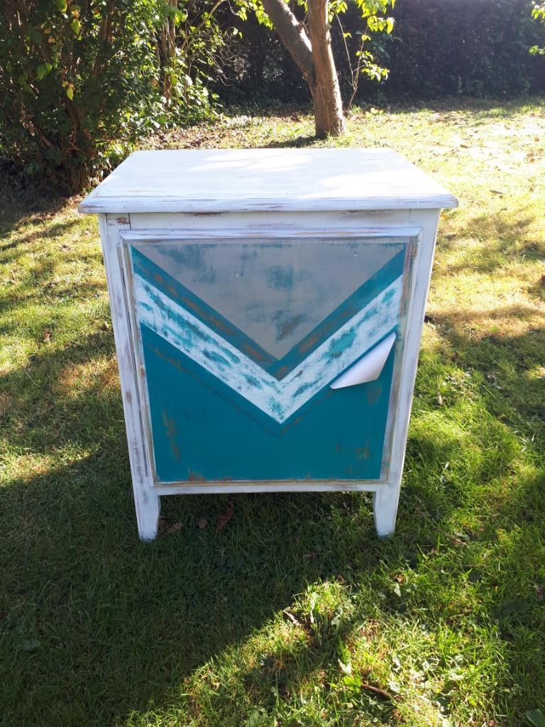 Superbe table de chevet - table de nuit  Petite armoire hall, Enlèvement, Comme neuf, Autres essences de bois, Home staging