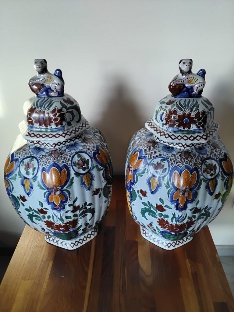 Twee oude gesigneerde vazen, Ophalen