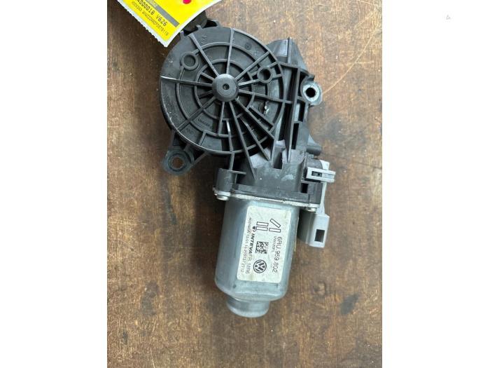 Moteur de vitre portière d'un Volkswagen UP, Enlèvement ou Envoi, 3 mois de garantie, Utilisé, Volkswagen