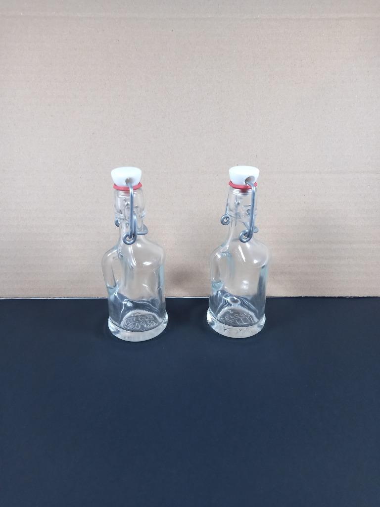 2 petites bouteilles avec anse - kefla depose, Ophalen of Verzenden