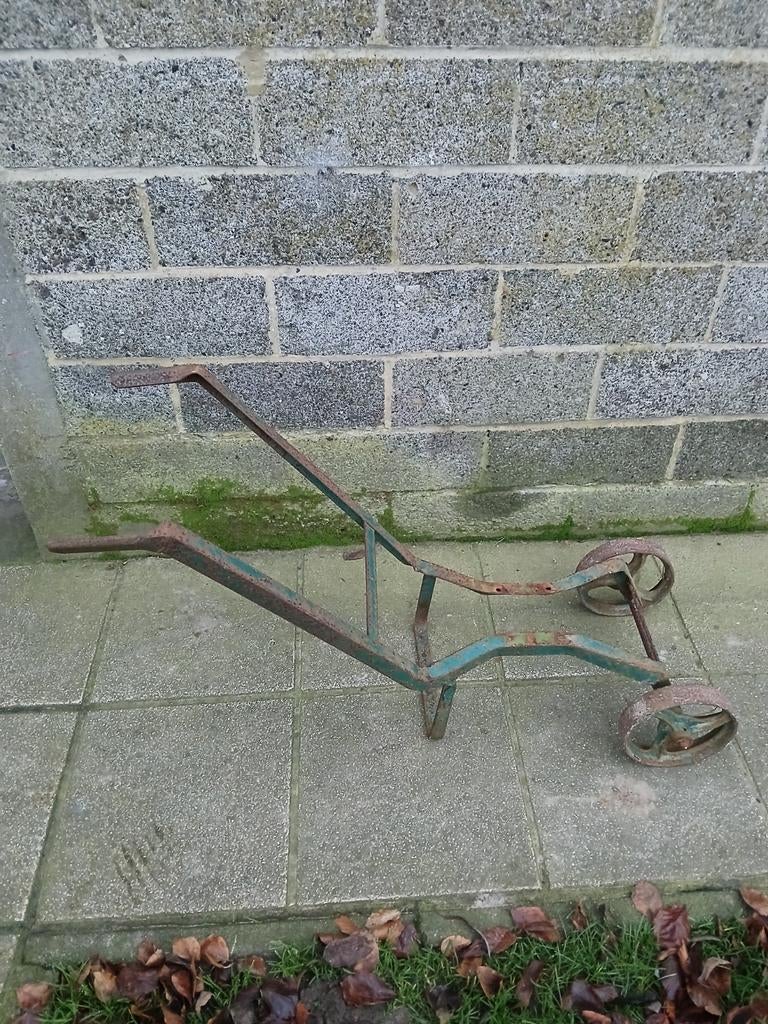 Kar / transportkar / gietijzeren wielen, Tuin en Terras, Ophalen