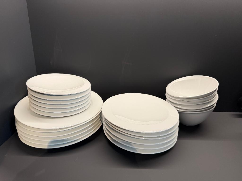 service van Guy Degrenne Smoos  - asymmetrische collectie, Huis en Inrichting, Keuken | Servies, Ophalen, Gebruikt, Bord(en), Overige stijlen