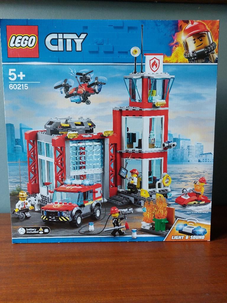 Legoset 60215 - brandweerkazerne in verzegelde doos, Ophalen of Verzenden, Nieuw, Complete set, Lego