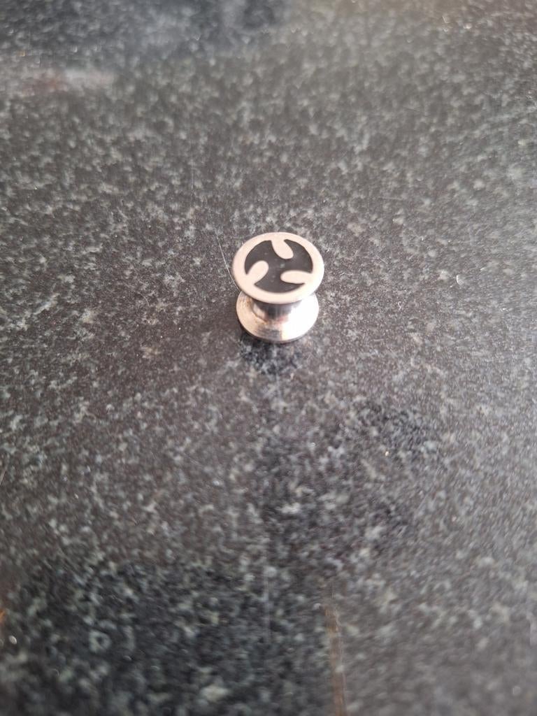Oorpiercing in topstaat, Bijoux, Sacs & Beauté, Piercings, Enlèvement ou Envoi, Comme neuf, Acier, Piercing oreille ou tragus