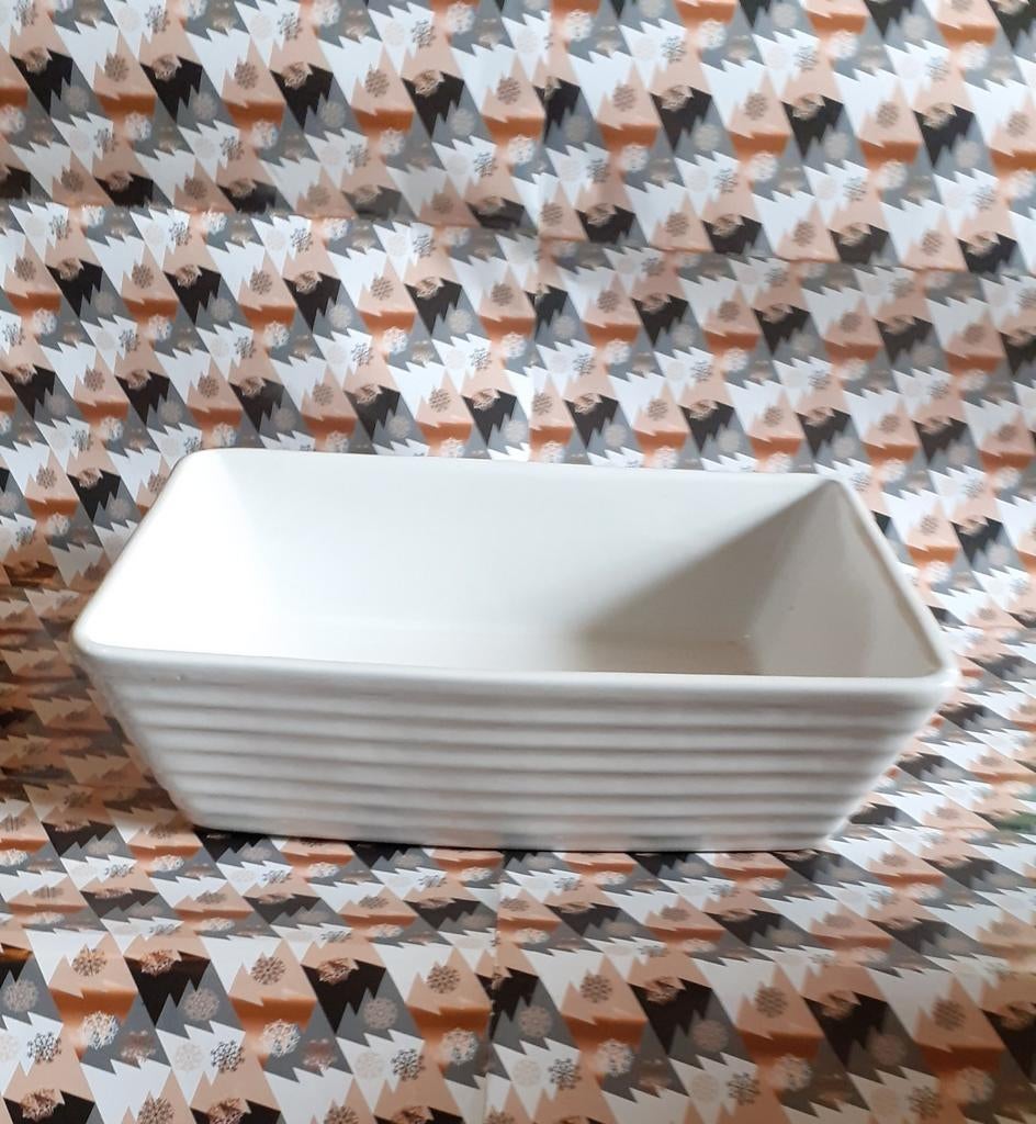 plat pour gratin blanc strillé neuf 23x17,5x 6 cm, Maison & Meubles, Enlèvement ou Envoi, Neuf, Poterie, Récipient(s)