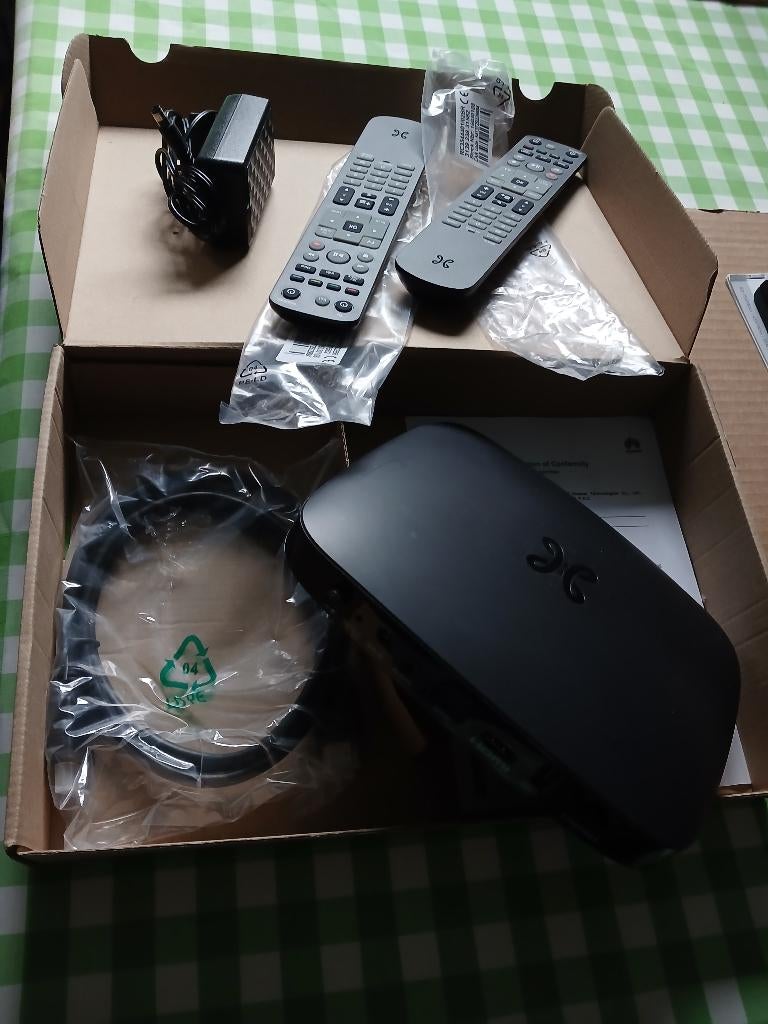 Proximus TV decoder V6 + 2 afstandssturingen, Ophalen of Verzenden, Nieuw, Decoder