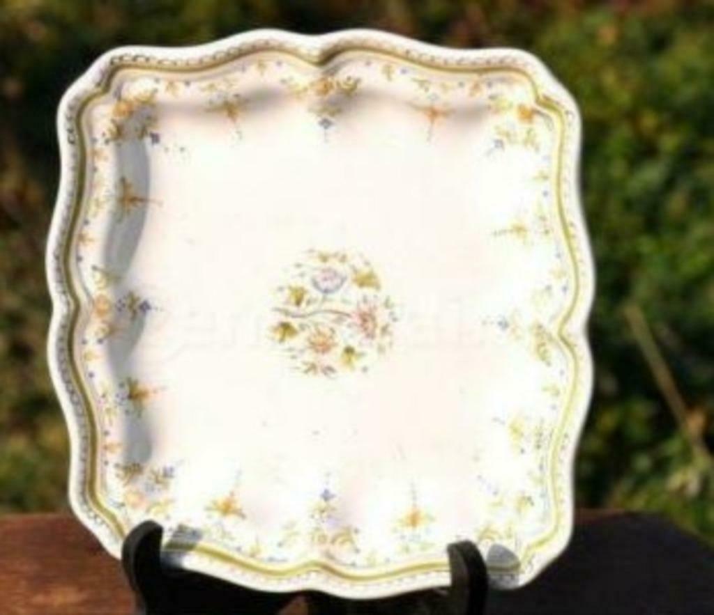 § plat carré fait main moustier, Antiquités & Art, Enlèvement ou Envoi