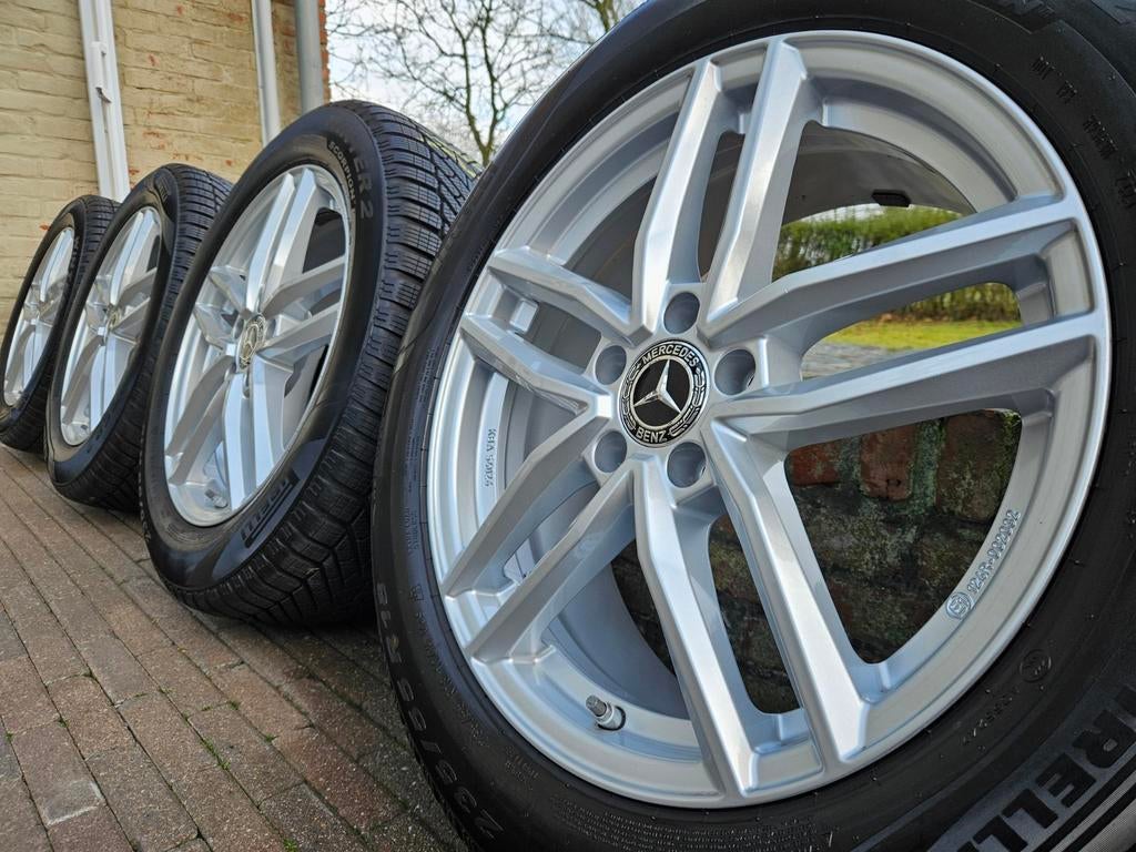 18" Mercedes EQA H243 EQB X243 GLA H247 GLB X247 winterset, Auto-onderdelen, 18 inch, Gebruikt, Banden en Velgen, 235 mm