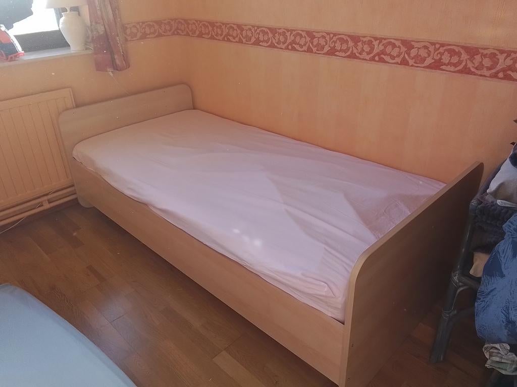 Eenpersoonsbed 200x90 met boxspring en schoon matras, Antiek en Kunst, Ophalen