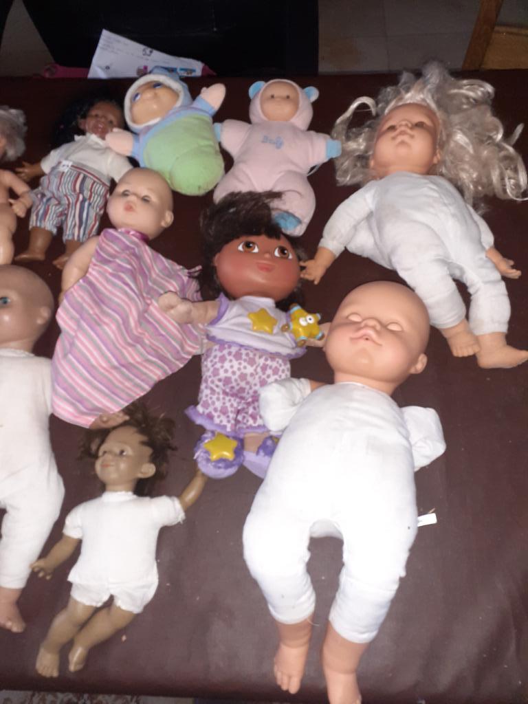 lot poupées + barbies + accessoires, Ophalen, Gebruikt