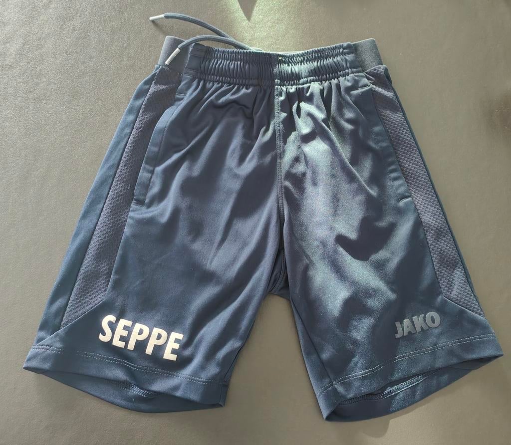 2 shorten Jako 128 met naam Seppe, Kleding | Heren, Ophalen