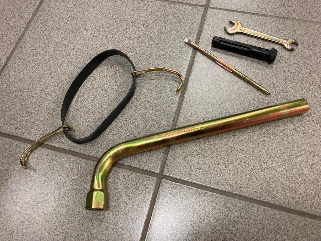 Outils pour roue de secours d'origine (NOS) VW GOLF GTI 2, Autos : Pièces & Accessoires, Autres pièces automobiles, Volkswagen