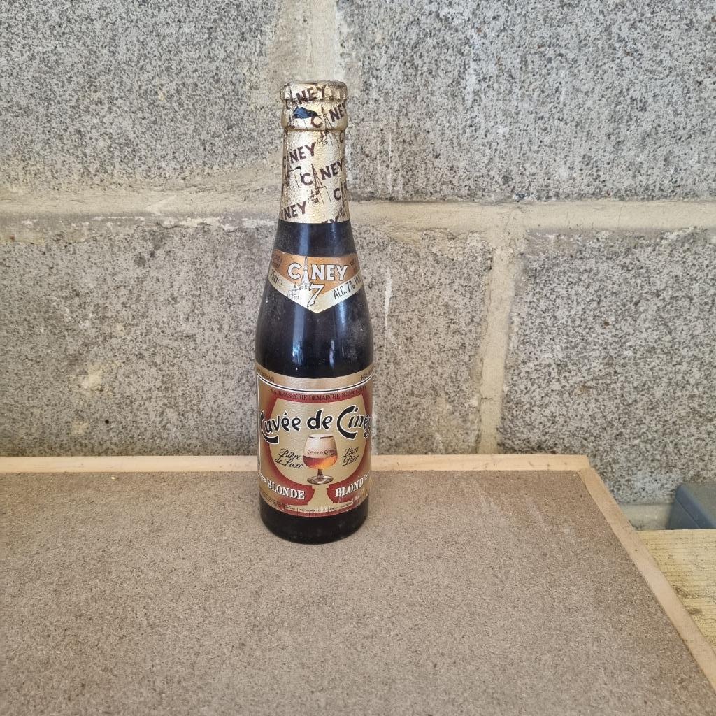 Bouteille de bière Cuvée de Ciney (modèle 1), Collections, Enlèvement ou Envoi, Utilisé, Bouteille(s), Autres marques