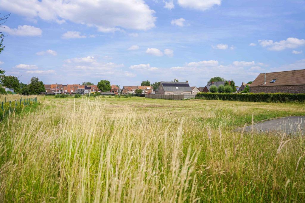 Terrain d'env. 1.299m² situé dans un quartier calme et prisé, COMINES, 1000 à 1500 m²