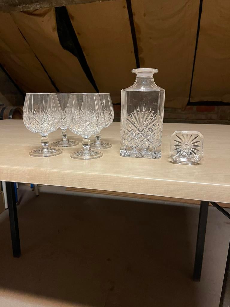 Karaf met 4 glazen, Ophalen, Zo goed als nieuw