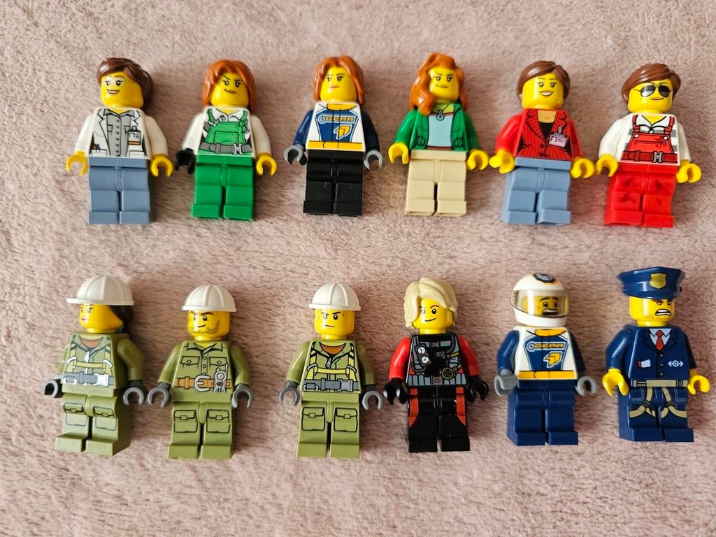 Lot figurines et casques lego, Enfants & Bébés, Jouets | Duplo & Lego, Enlèvement ou Envoi, Comme neuf, Lego