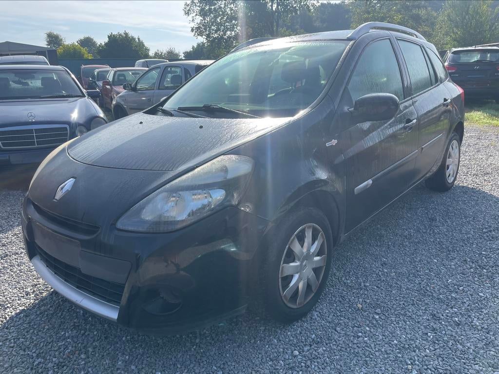 Renault Clio 1.5 bj 2012 perfect auto km 330.000 2500€, Auto's, Renault, Euro 5, Zwart, Zwart, Bedrijf