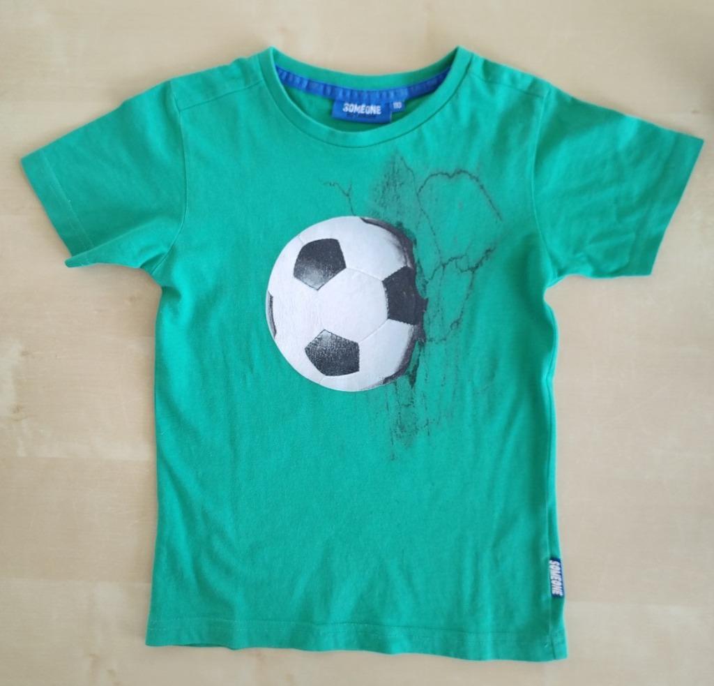 Mooie groene t-shirt someone voetbal, maat 110, Kinderen en Baby's, Kinderkleding | Maat 110, Ophalen of Verzenden, Zo goed als nieuw