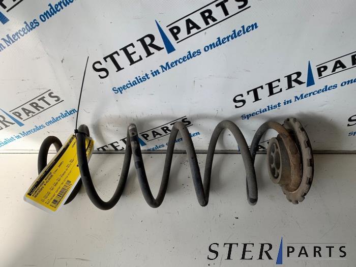 Schroefveer achter van een Mercedes B-Klasse, Ophalen of Verzenden, 3 maanden garantie, Gebruikt, Mercedes-Benz