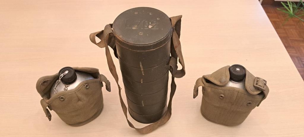 Gasmasker type L702 + 2 velddrinkbussen, Verzamelen, Ophalen of Verzenden