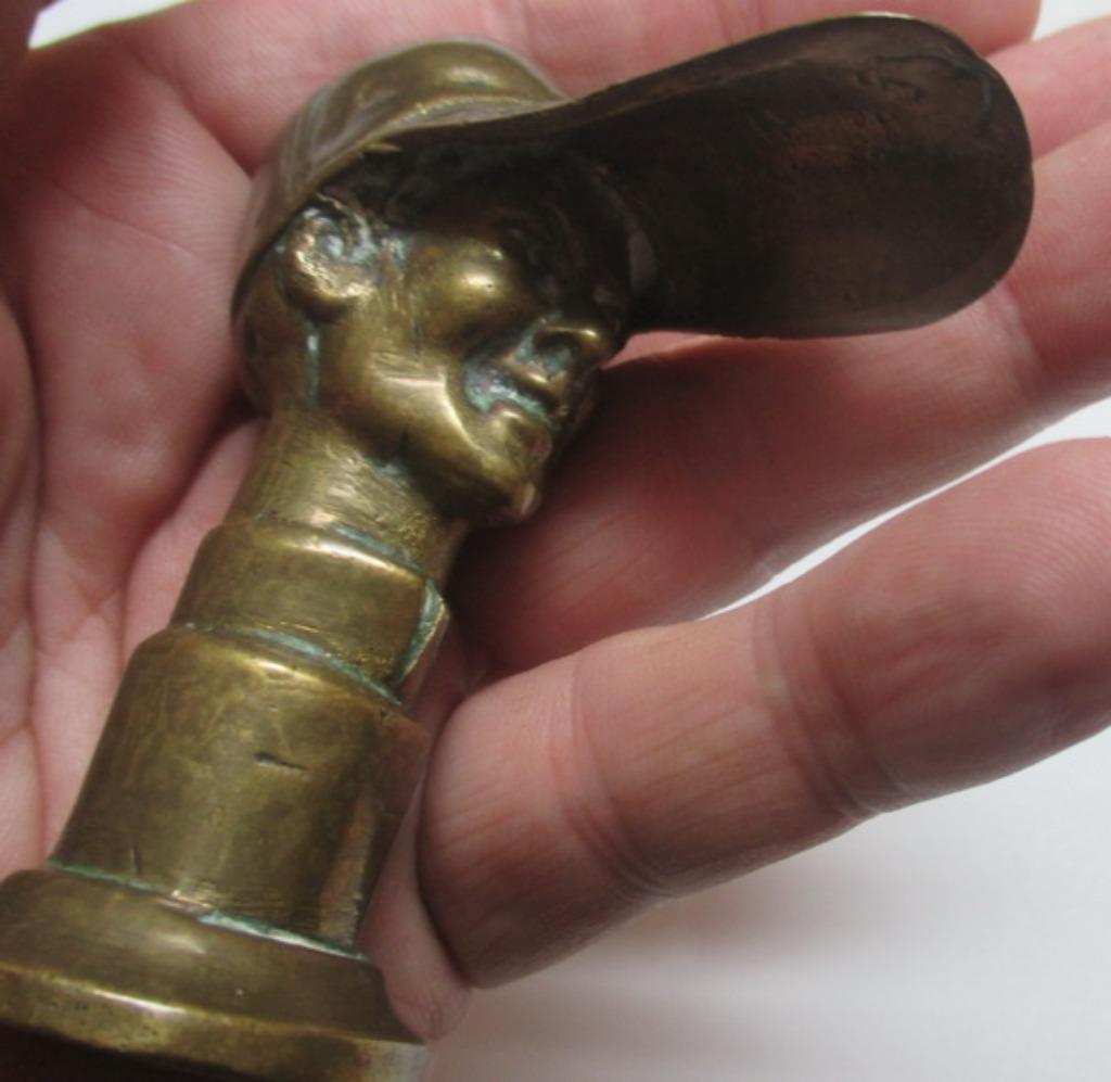 antiek klein bronsje jockey met grote pet, Verzenden