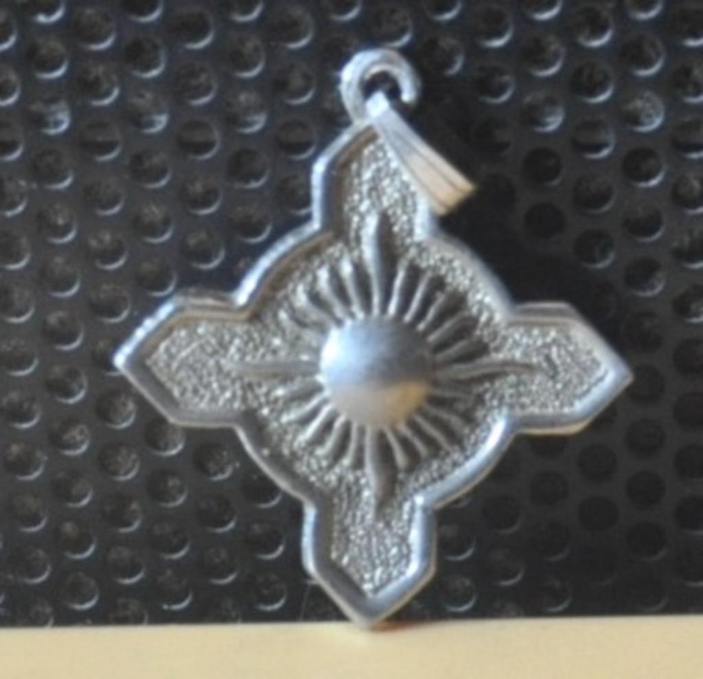 pendentif croix solaire (x2055), Enlèvement ou Envoi, Utilisé, Bijoux, Christianisme | Catholique