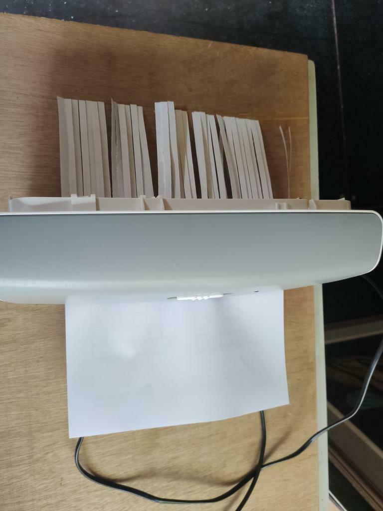 Papier versnipperaar. Ook voor Eurobiljetten., Ophalen of Verzenden, Zo goed als nieuw