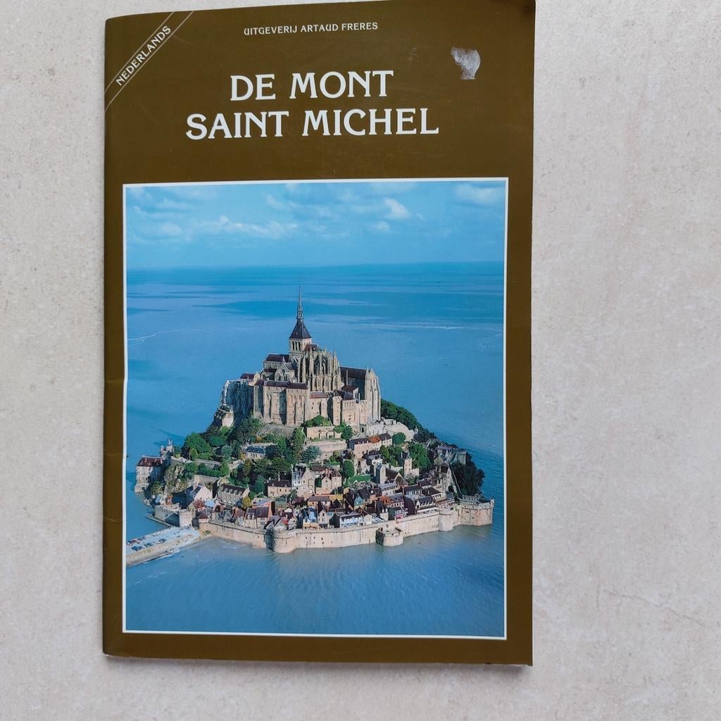 Boekje : De Mont St. Michel (nederlands), Ophalen of Verzenden, Zo goed als nieuw