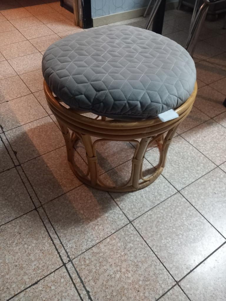 Pouf en rotin, Enlèvement