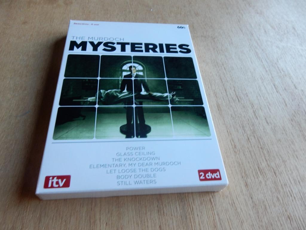 nr.1199  - Dvd box: the murdoch mysteries - 2 dvd, CD & DVD, DVD | TV & Séries télévisées, Comme neuf, Thriller, À partir de 16 ans