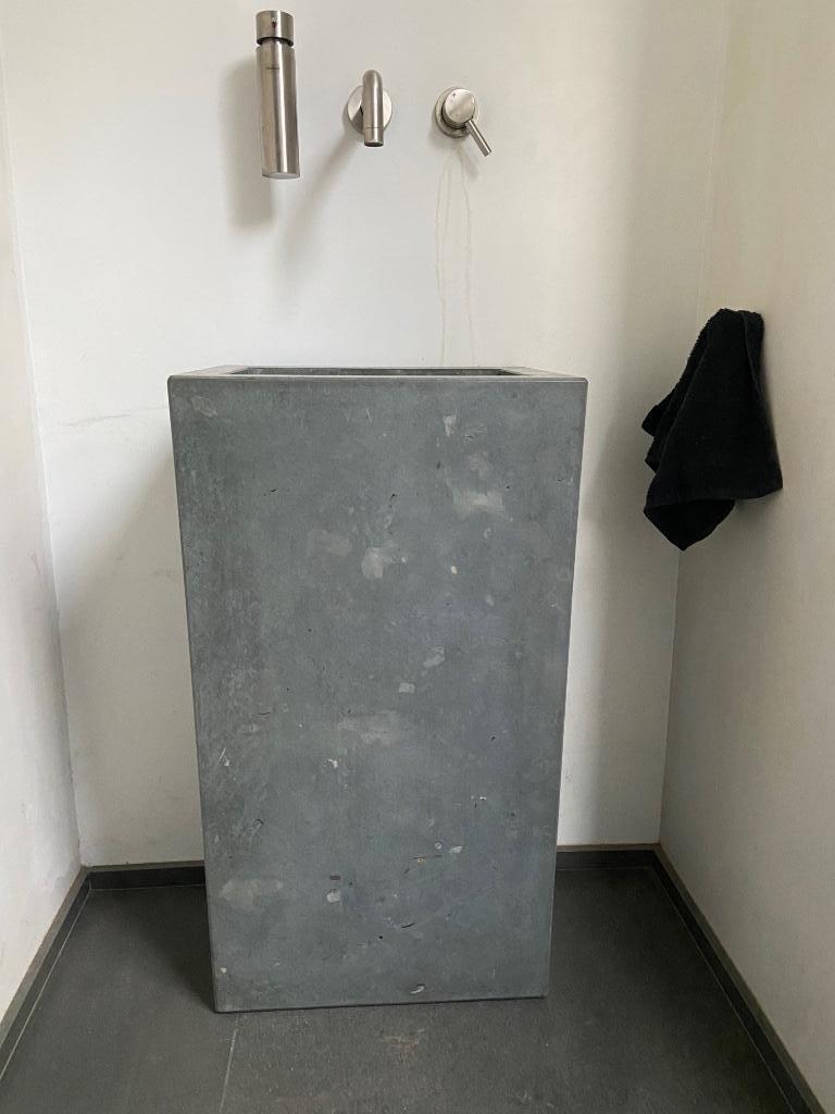 Design lavabo in natuursteen Azul Cascais, 25 à 50 cm, Lavabo ou Évier, Moins de 100 cm, Comme neuf