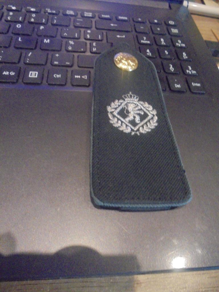 KMS 1 jaar, Verzamelen, Militaria | Algemeen, Ophalen of Verzenden, Landmacht, Embleem of Badge