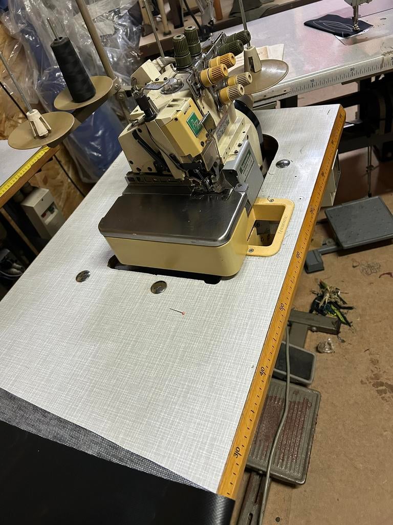 Yamato 4 draad overlock machine met systeem 220V, Ophalen of Verzenden, Zo goed als nieuw