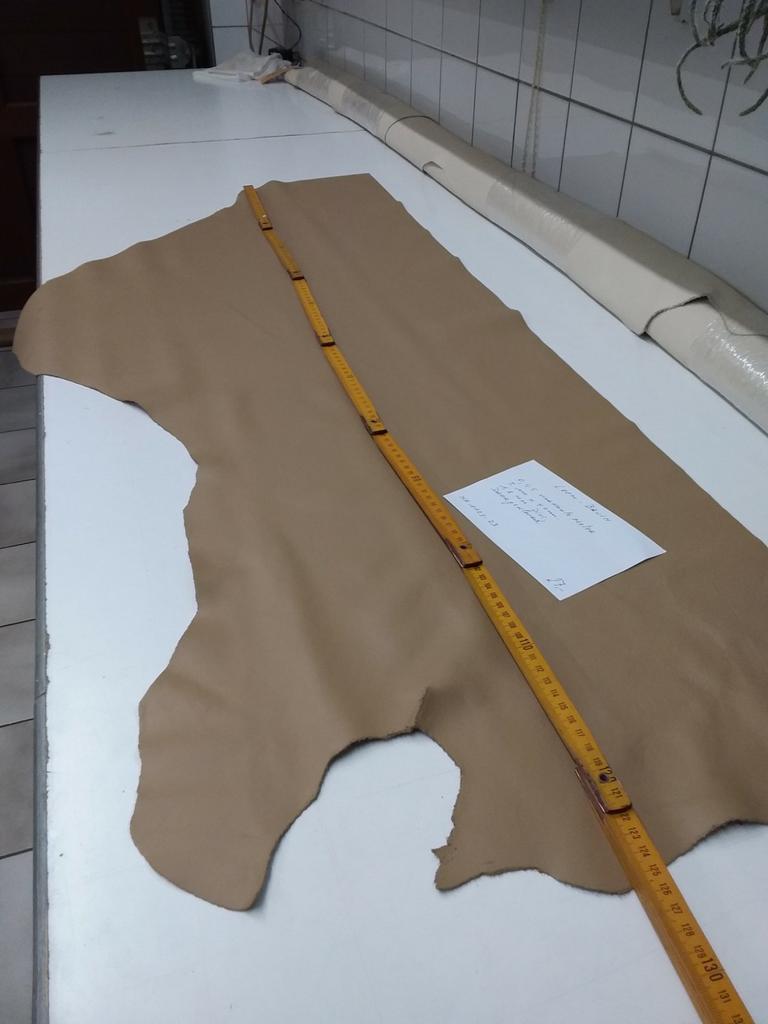 Leem-bruin leder, tassenleder, rundsleer, leer, 110x40cm, Hobby & Loisirs créatifs, Tissus & Chiffons, Enlèvement ou Envoi, Neuf