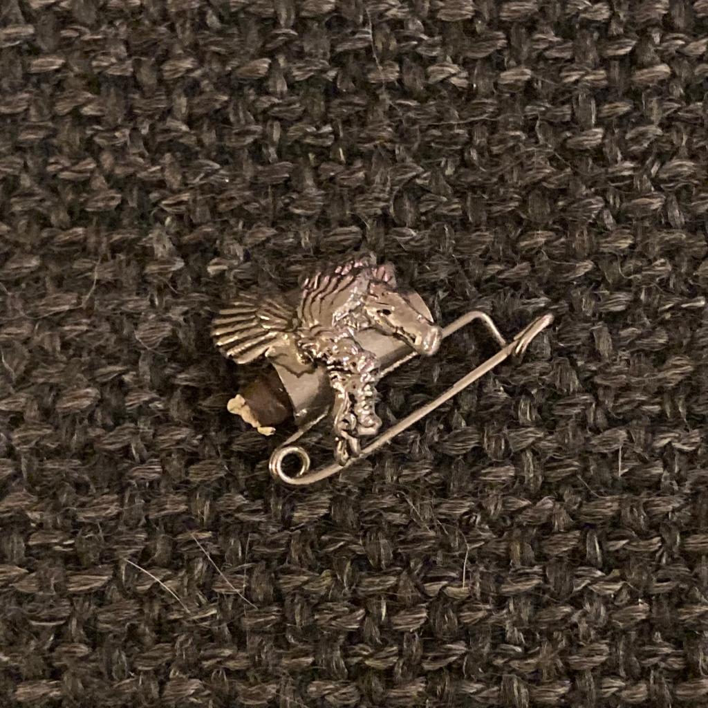 BROCHE - ZEEPAARDJE - CHEVAL DE MER - SEA HORSE, Verzenden, Gebruikt, Dier of Natuur, Speldje of Pin