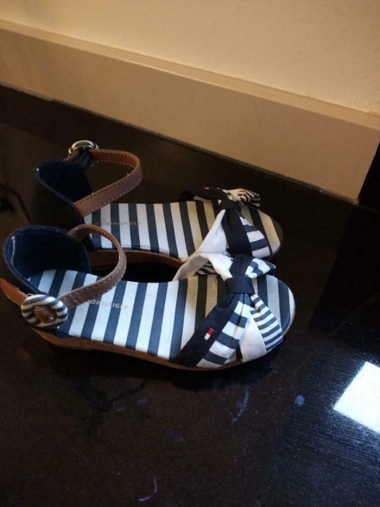 sandalen Tommy Hilfiger maat 27, Enfants & Bébés, Vêtements enfant | Chaussures & Chaussettes, Enlèvement ou Envoi, Comme neuf