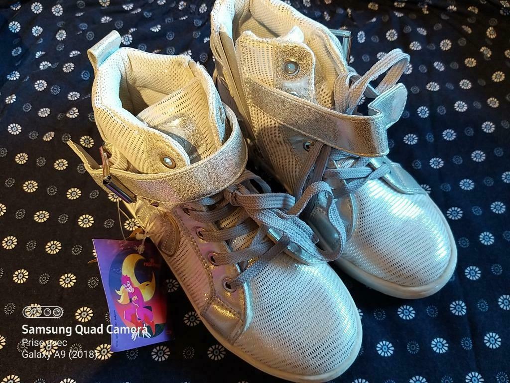 NEUF. Basket haut-33., Neuf, Enlèvement ou Envoi, Méga Mindy., Chaussures
