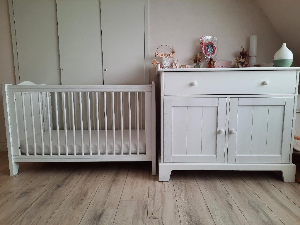 Babybed, Kinderen en Baby's, Ophalen, Zo goed als nieuw, Commode
