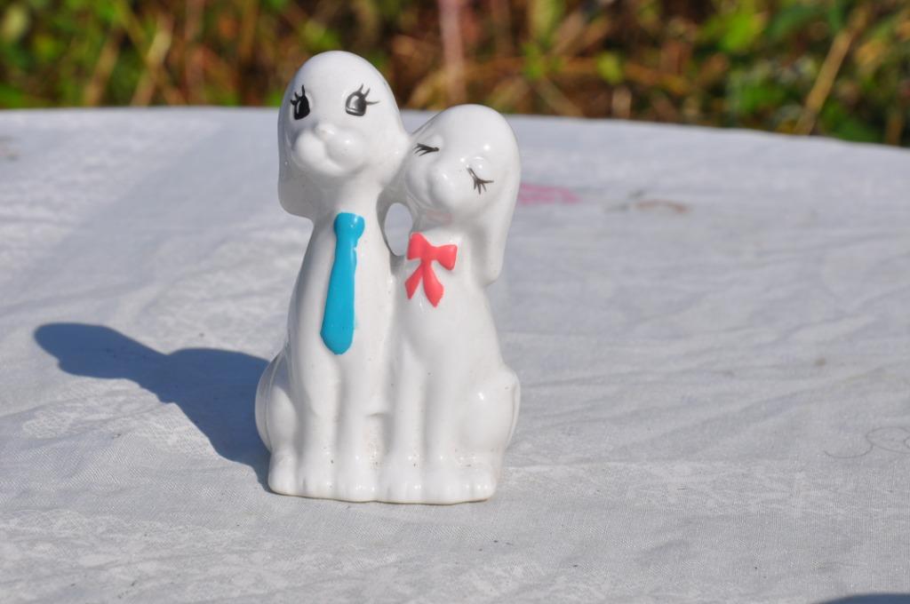 couple chiens decoratifs faience blanche, Enlèvement ou Envoi, Comme neuf, Animal