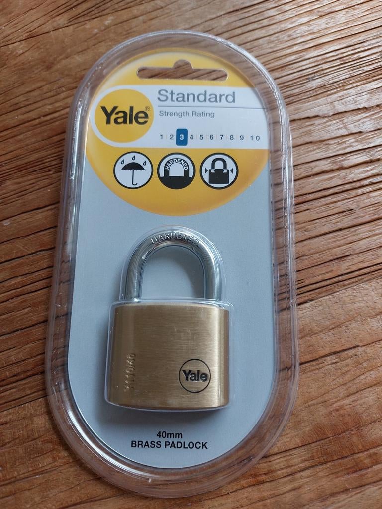 Hangslot YALE met 3 sleutels. Nieuw in verpakking., Ophalen of Verzenden, Nieuw
