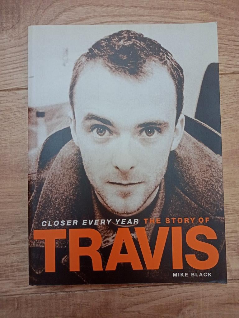 Boek Closer every year: The story of Travis., Ophalen, Overige, Zo goed als nieuw, Mike Black