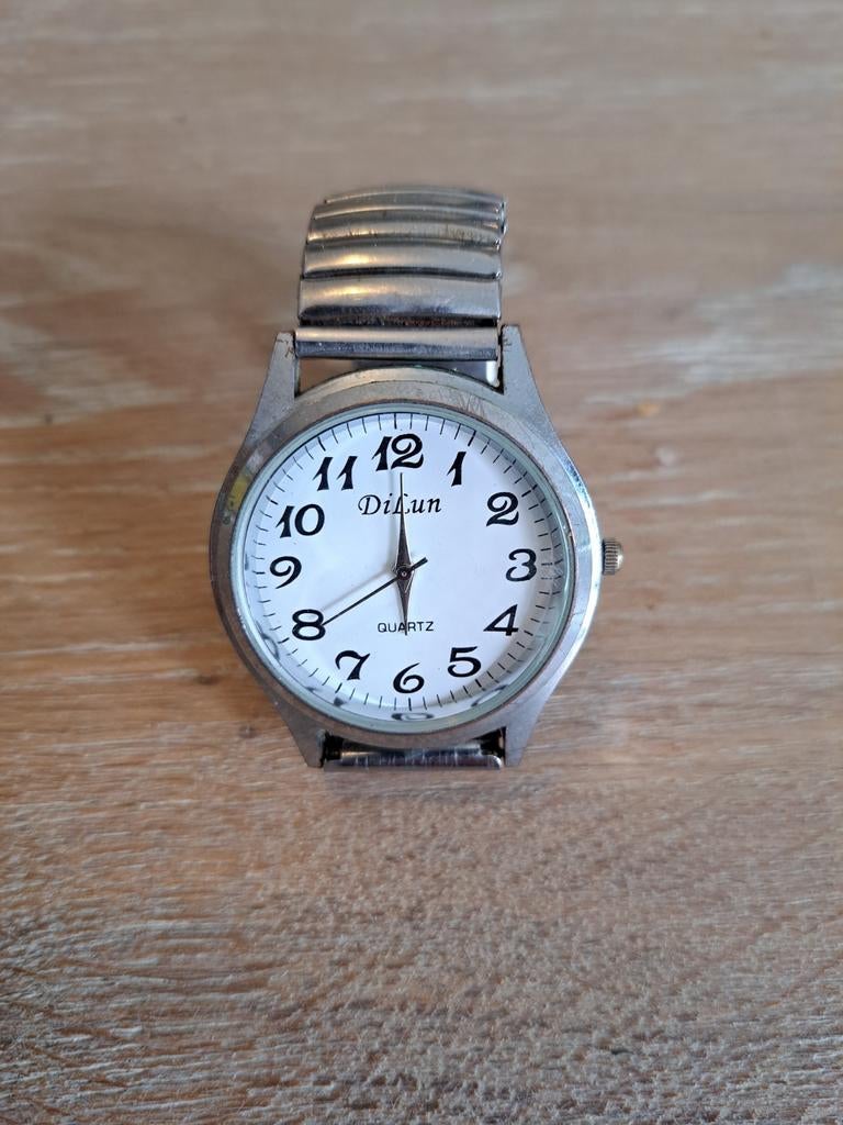 Horloge met metalen rekbandje, Ophalen of Verzenden, Zo goed als nieuw
