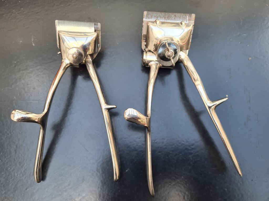 2 tondeuses anciennes - coiffeur - accessoirs - Vintage, Antiquités & Art, Enlèvement ou Envoi