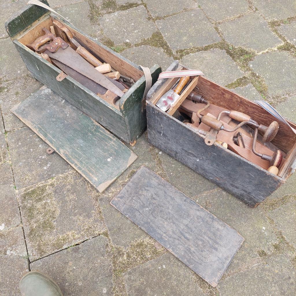 2 oude gereedschapskisten met inhoud., Antiek en Kunst, Ophalen