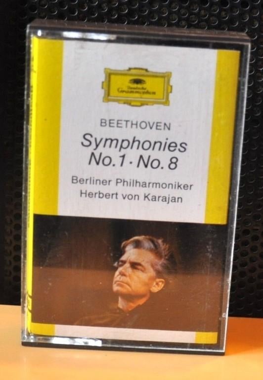 cassette audio vintage beethoven symphonies n1 et n8, CD & DVD, Enlèvement ou Envoi, Originale, Avec boîte de rangement, étagère ou coffret